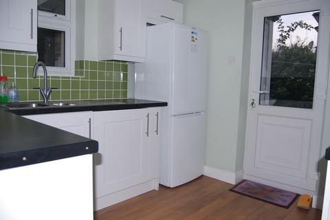 2 bedroom maisonette to rent, Coniston Close, London N20