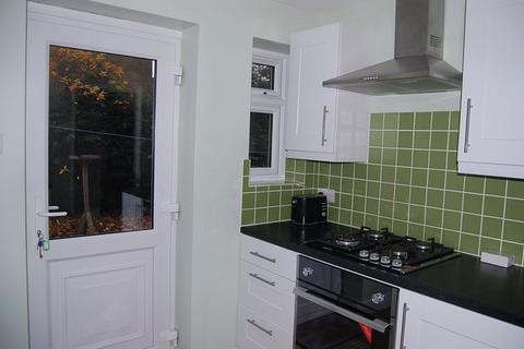 2 bedroom maisonette to rent, Coniston Close, London N20