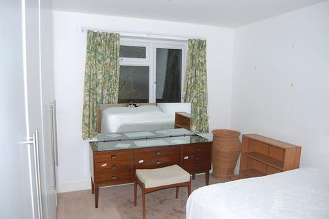 2 bedroom maisonette to rent, Coniston Close, London N20