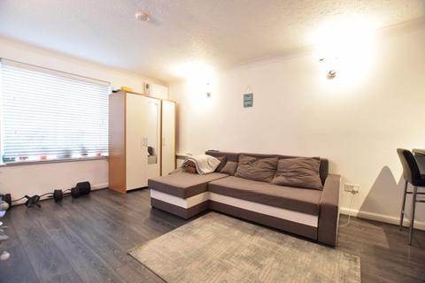 2 bedroom apartment to rent, Freelands Road, Cobham KT11