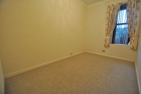 2 bedroom flat to rent, 66 Brucefield Avenue