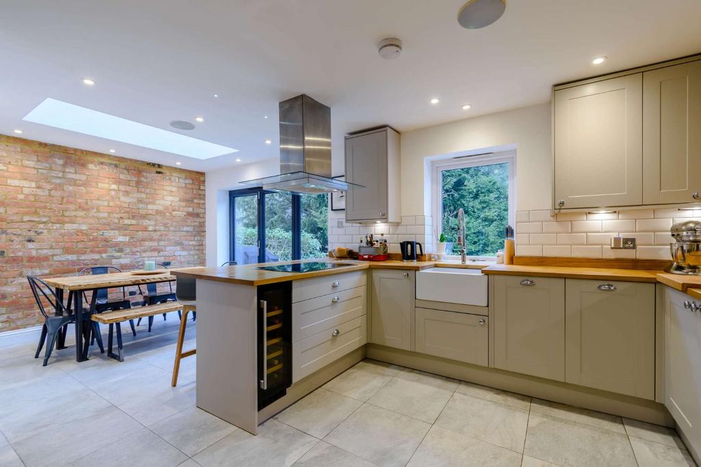 Kitchen/Dining Area