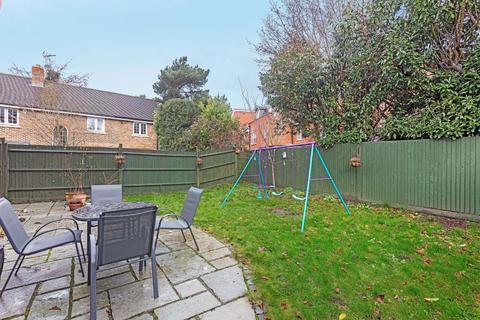 7 Fircroft Road, Englefield Green, Egham, TW20 0TY