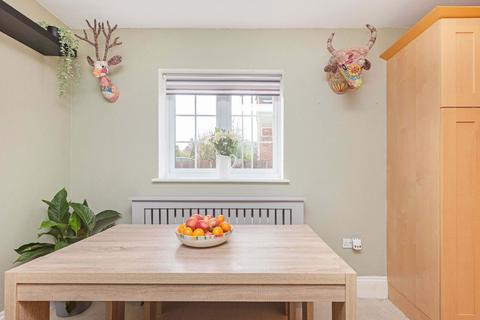 7 Fircroft Road, Englefield Green, Egham, TW20 0TY