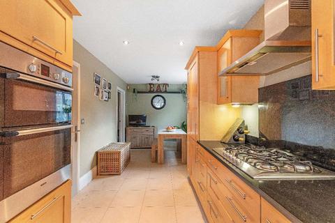 7 Fircroft Road, Englefield Green, Egham, TW20 0TY