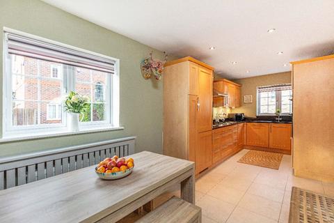 7 Fircroft Road, Englefield Green, Egham, TW20 0TY