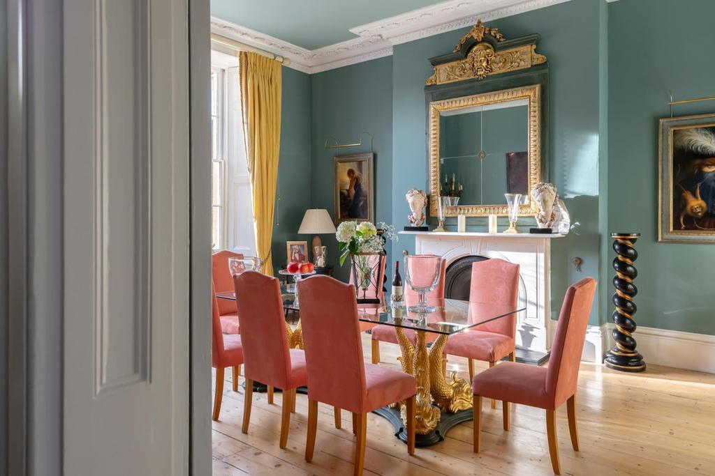 Dining Feature