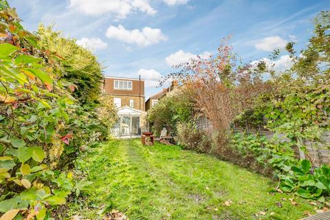 71 Campbell Road, Twickenham, TW2 5BY