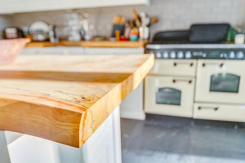 71 Campbell Road, Twickenham, TW2 5BY