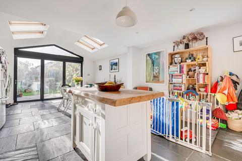 71 Campbell Road, Twickenham, TW2 5BY
