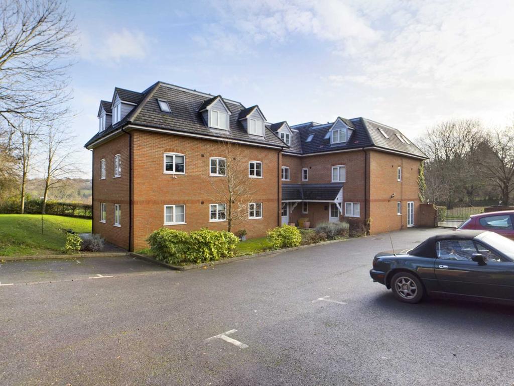 Park View, Gadebridge Lane, Hemel Hempstead 2 bed penthouse £335,000