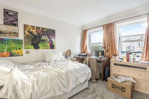 25 Wolfe Crescent, London, SE16 6SF