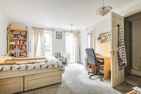 25 Wolfe Crescent, London, SE16 6SF