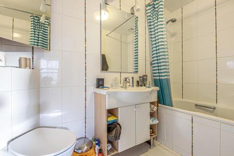 25 Wolfe Crescent, London, SE16 6SF