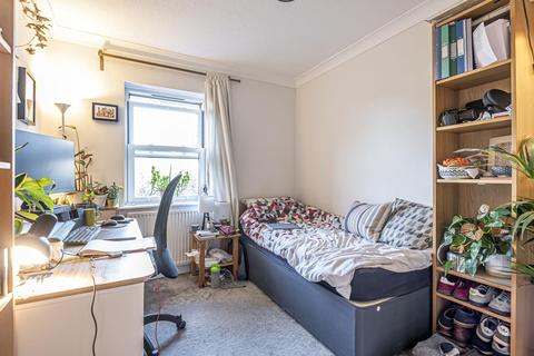 25 Wolfe Crescent, London, SE16 6SF