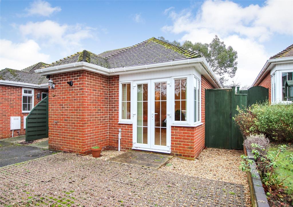 Belmore Lane, Lymington, Hampshire, SO41 2 bed bungalow £349,950