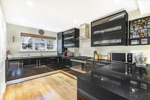 7 Curlew Gardens, Guildford, GU4 7DY