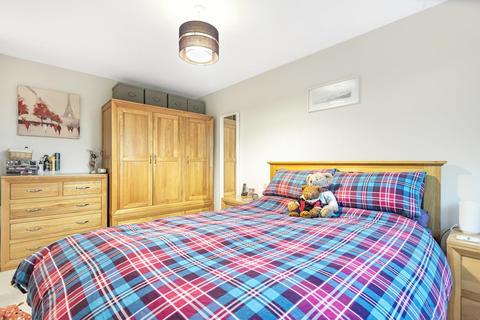 7 Curlew Gardens, Guildford, GU4 7DY