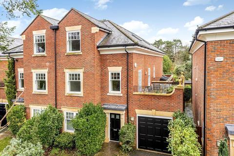 4, Grange Court Old Avenue, Weybridge, KT13 0QP