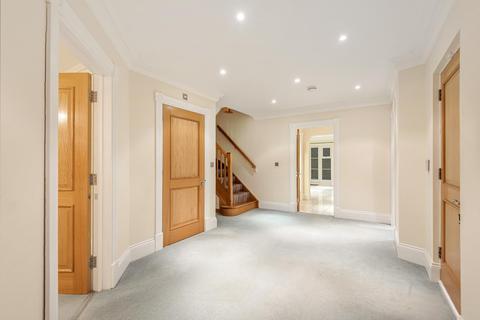 4, Grange Court Old Avenue, Weybridge, KT13 0QP