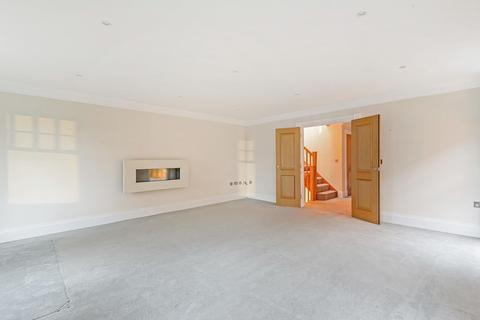4, Grange Court Old Avenue, Weybridge, KT13 0QP