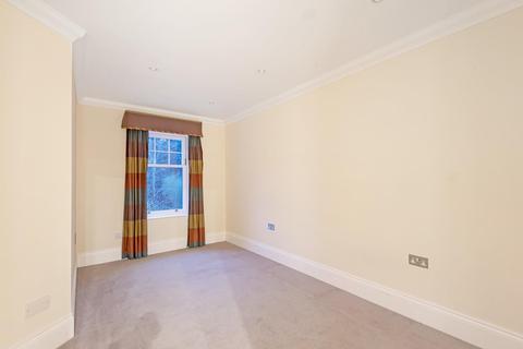 4, Grange Court Old Avenue, Weybridge, KT13 0QP