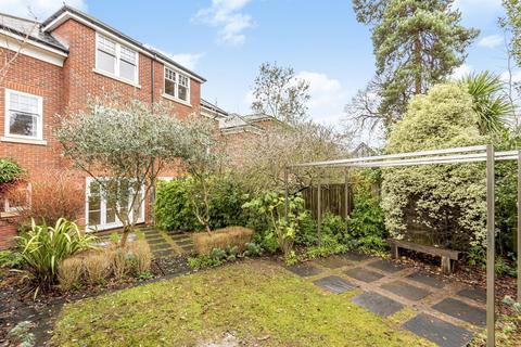4, Grange Court Old Avenue, Weybridge, KT13 0QP