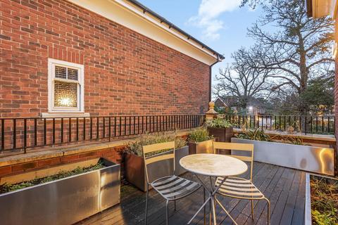 4, Grange Court Old Avenue, Weybridge, KT13 0QP