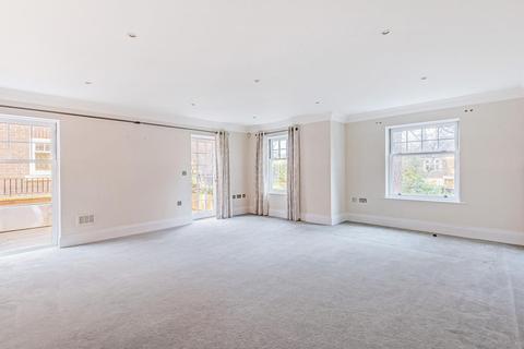 4, Grange Court Old Avenue, Weybridge, KT13 0QP