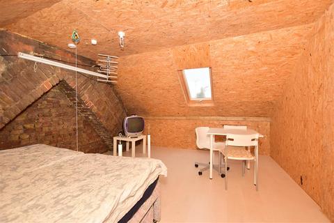 64 Jefferson Road, Sheerness, ME12 2PX