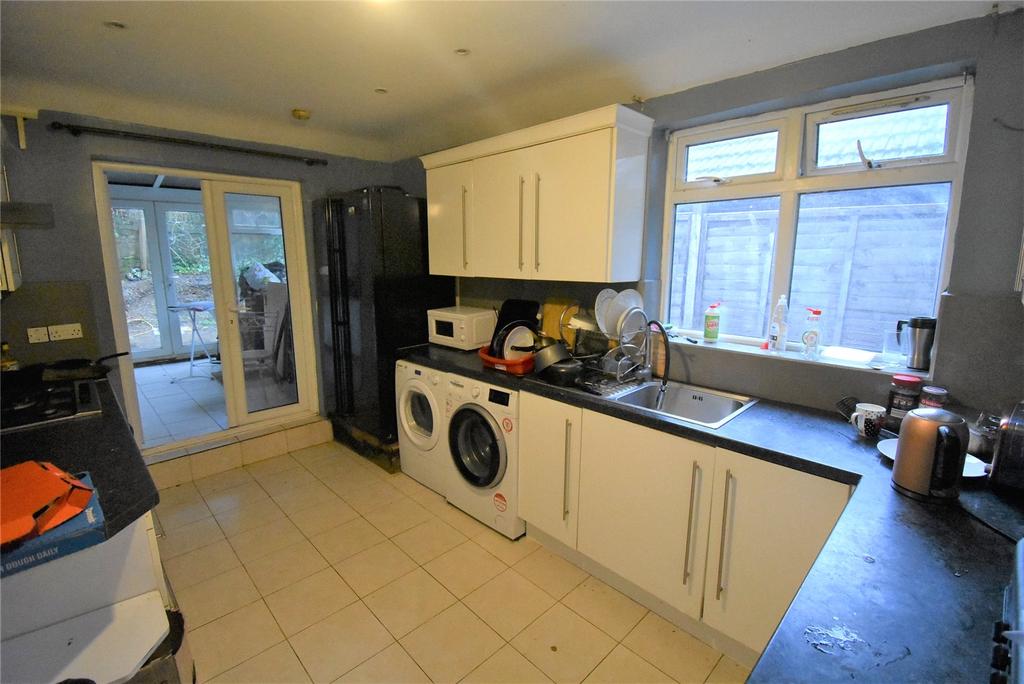 London Road, Luton, Bedfordshire, LU1 8 bed detached house £495,000