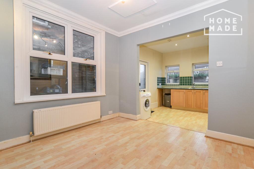 Long Lane, N2 3 bed terraced house £1,750 pcm (£404 pw)
