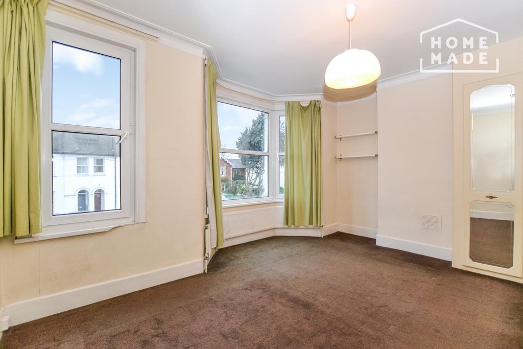 Long Lane, N2 3 bed terraced house £1,750 pcm (£404 pw)