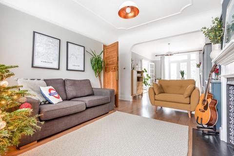 33 Abbott Avenue, London, SW20 8SG