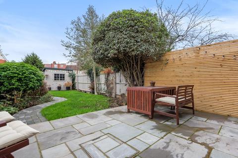 33 Abbott Avenue, London, SW20 8SG