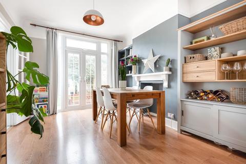 33 Abbott Avenue, London, SW20 8SG