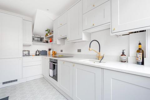 33 Abbott Avenue, London, SW20 8SG
