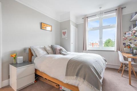 33 Abbott Avenue, London, SW20 8SG