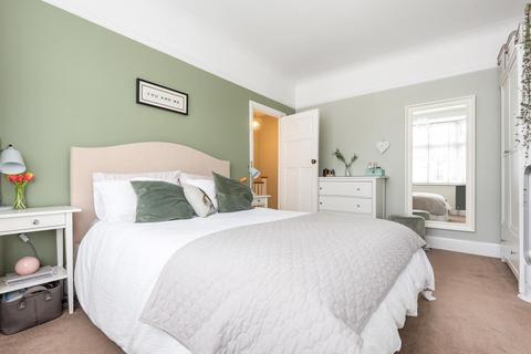 33 Abbott Avenue, London, SW20 8SG