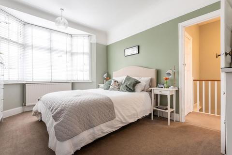 33 Abbott Avenue, London, SW20 8SG