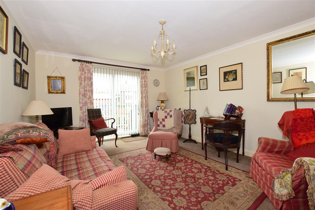 Queens Road, Freshwater, Isle of Wight 2 bed ground floor flat £145,000