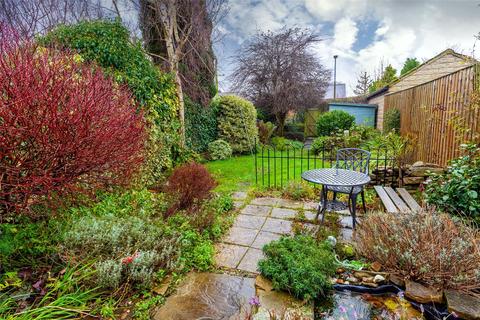 60 Adelphi Road, Huddersfield, HD3 4BB