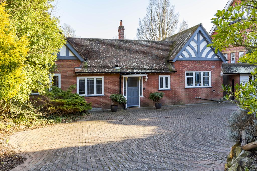 Carlisle Road, Eastbourne BN20 5 bed detached house £850,000