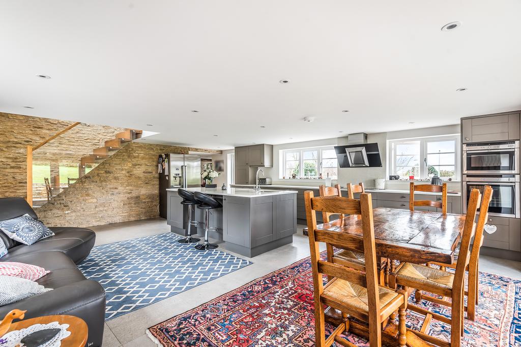 Kit/Din/Family Room