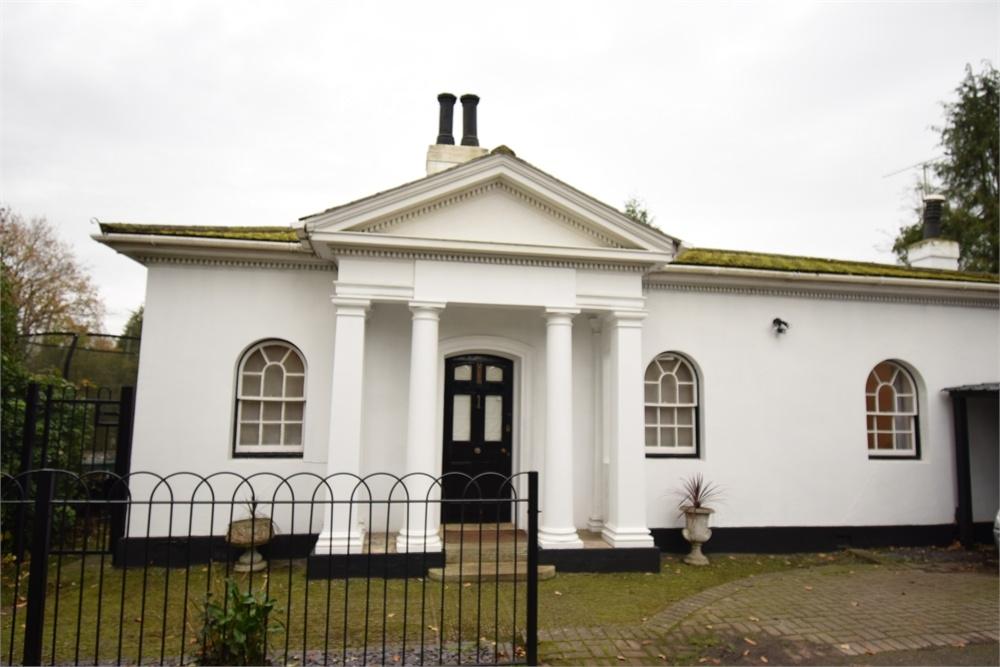 White Lodge, Chipstead Lane... 3 bed villa £715,000