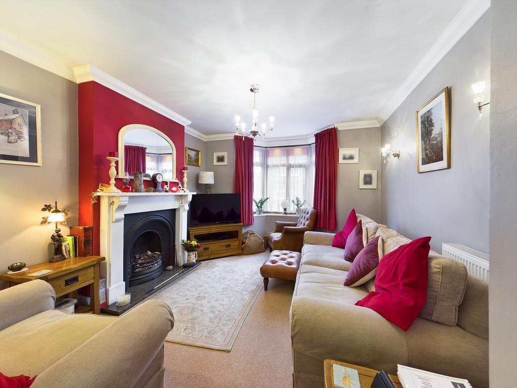 Cambridge Road, Horsham 4 bed semidetached house £563,000