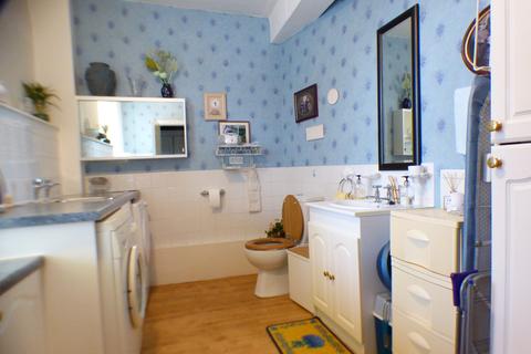 Manor Cottage, 32 Bedale Road, Aiskew, Bedale, DL8 1BN