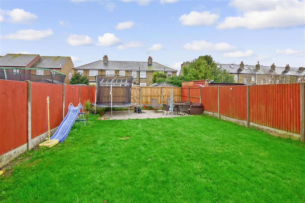 Sewell Close, Birchington, Kent 3 bed semidetached house £290,000