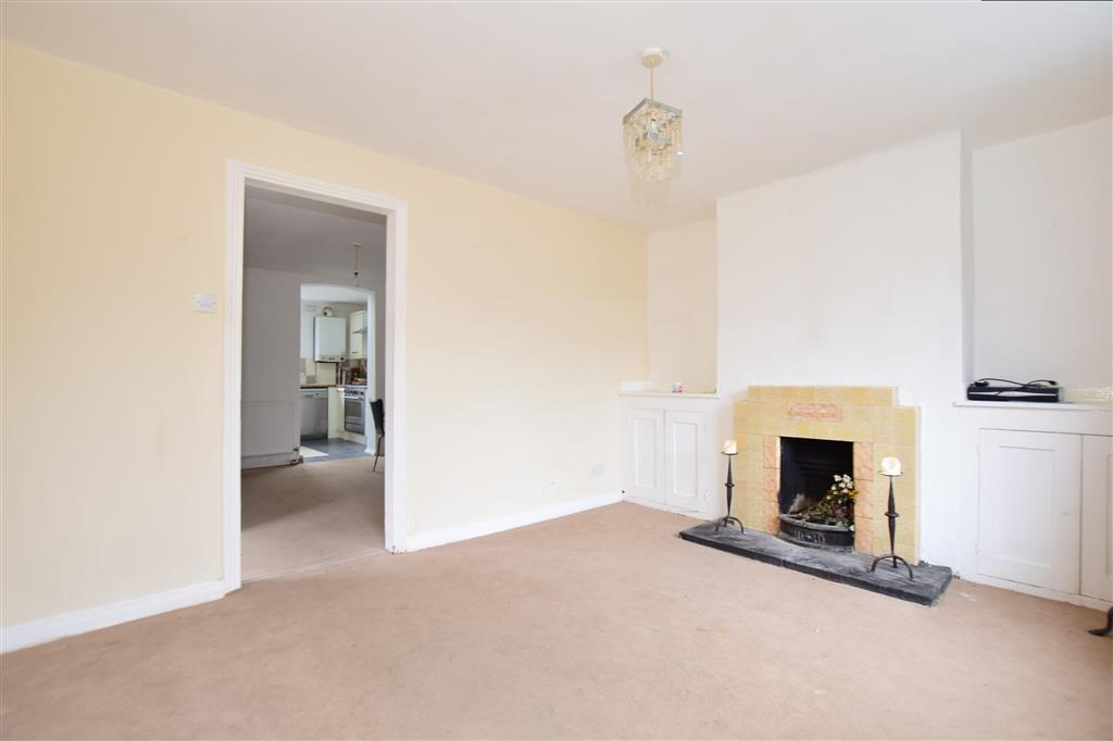 New Town Street, Chartham Hatch, Canterbury, Kent 2 bed semidetached