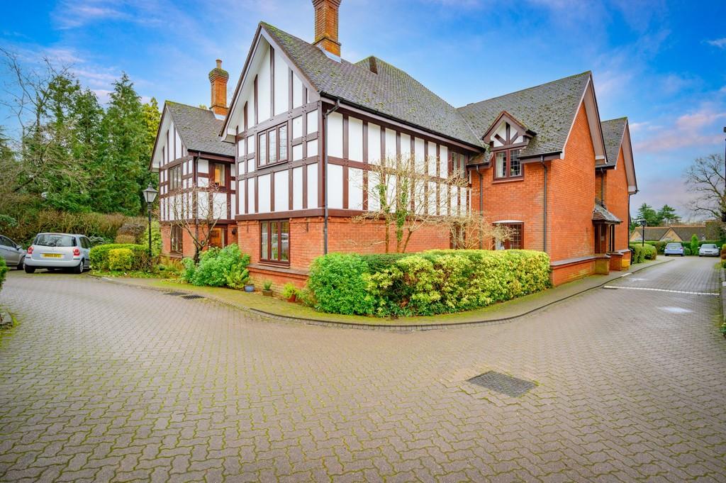 Avenue Road, Dorridge 2 bed apartment £299,500